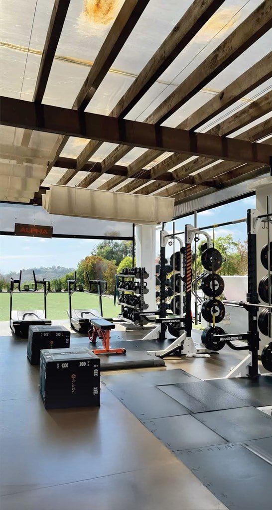 Equipos de gimnasio en espacio de zonas comunes en La Ceja